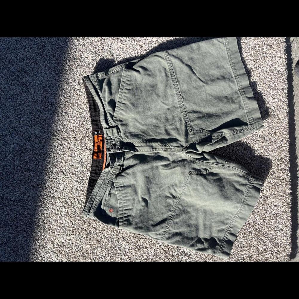 Stylish Green Cargo Shorts for Outdoor Adventures